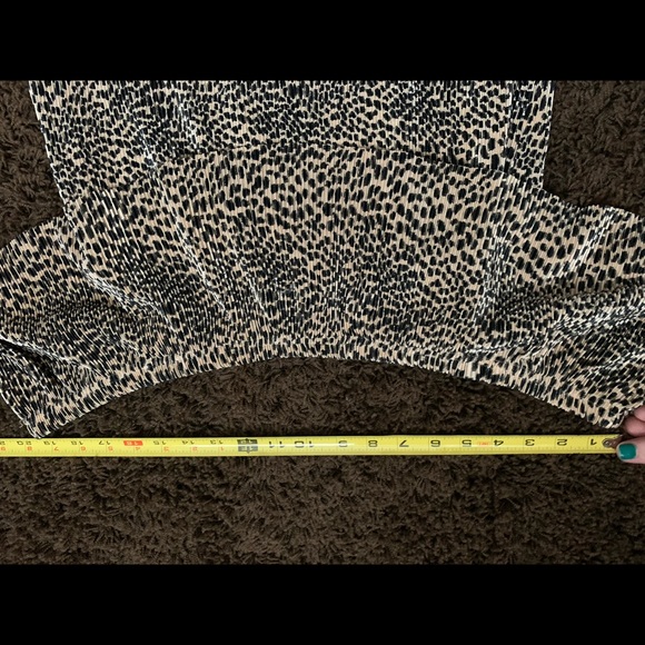 A.n.a Off Shoulder Cheetah Print Top - like new! - Picture 5 of 7